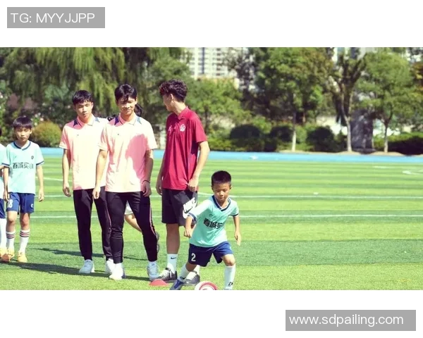 探索足球选手的成长之路从青训到职业生涯的精彩历程与挑战