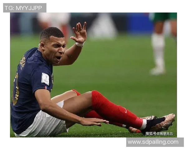 沙滩足球比赛意外走光引发热议球员和观众的反应各异